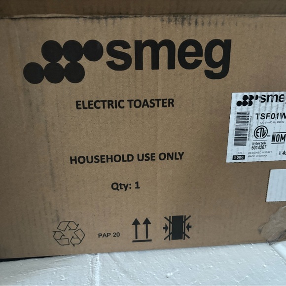 **SOLD**Smeg White Toaster with Gold Accents - Picture 10 of 10